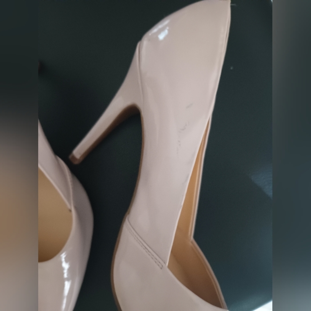 ✨SOLD✨New Cream Beige Guess Pointed Toe Pumps__#S10 - Picture 3 of 9